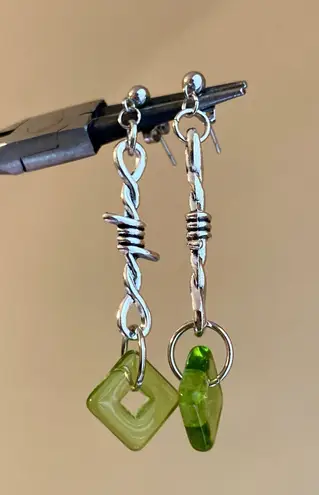 Handmade aesthetic fairy rock goth mix style spikes & Czech glass olive color beads dangle earrings🍃🌙🌳🫒ψ(`∇´)ψ