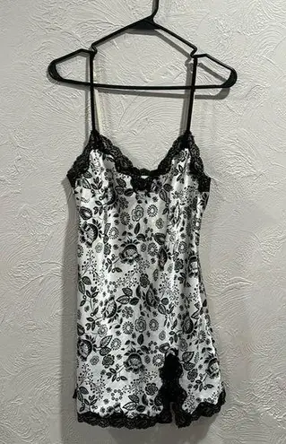 Victoria's Secret  Y2K Black and White Floral Slip Lingerie Dress Size Medium