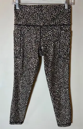 Athleta  Salutation Stash 7/8 Pocket Leggings Abstract Print Size Small