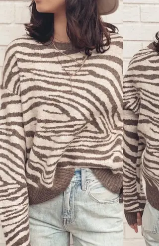 Olivaceous  zebra printed sweater‎ - Image 1