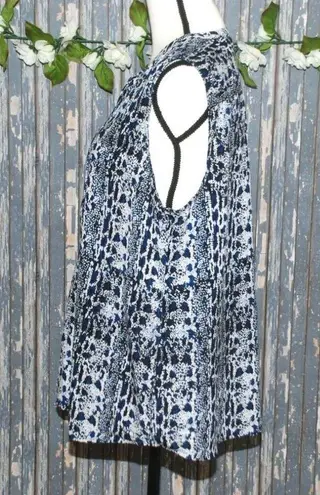 Katherine Barclay Woman's Sleeveless Blouse Size XL by Blue & Black V-Neck