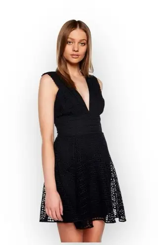 Bardot new ❤︎︎ Deep Plunge Fit n Flare Lace Cocktail Mini Dress ❤︎︎ Black ❤︎︎ M