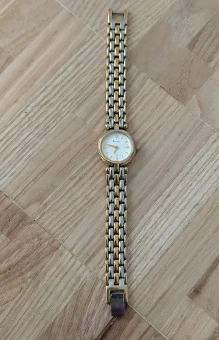 Bulova Vintage Ladies Watch Two-Tone Bracelet Pearl Dial Stainless Case New Batt