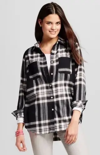 Comfy Mossimo Boyfriend Fit Size XL Flannel Black, White, Gray Plaid Black