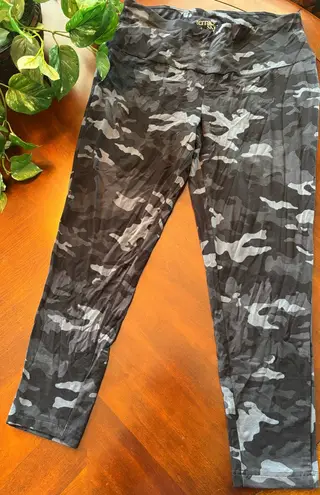 Terra & Sky Camo print size 1X(16W-18W) athletic legging •