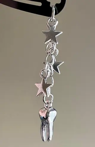 Handmade stars & tooth dangle Kawaii hair clip⭐️🦷🖤