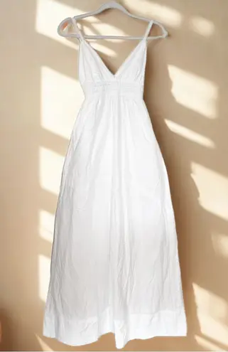 White Sleeveless Maxi Sundress with V