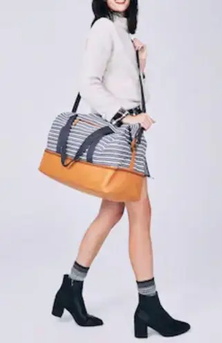 DSW Navy Striped Weekender Travel Bag New w/Tag