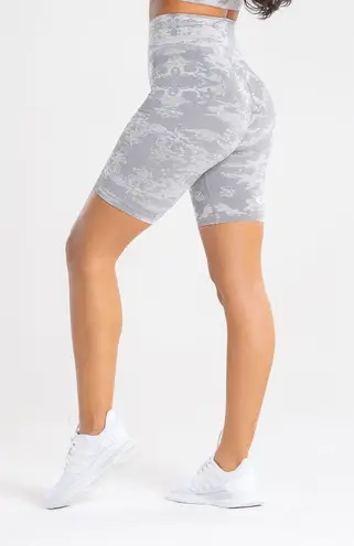 women's best Camo Shorts