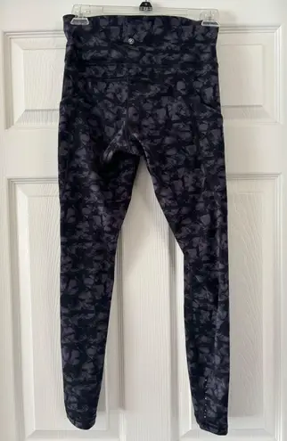 CRZ Yoga Woman’s Black Patterned Workout Leggings - Size Small