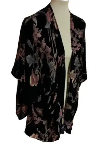 Entro Urban Outfitters Floral Velvety Kimono
