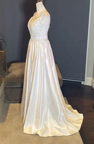 Women’s White Satin Full Length Prom Party Dress Corset Back Size 2 NWOT White