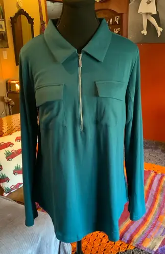 Women’s teal zippered v