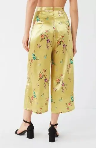 Urban Outfitters  Clarissa Silky Floral Culotte Pant size S