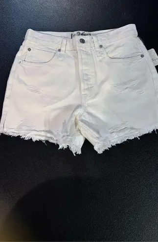 We The Free  WOMENS WHITE BUTTON FLY DISTRESSED SHORTS SZ 26 NEW P1-54