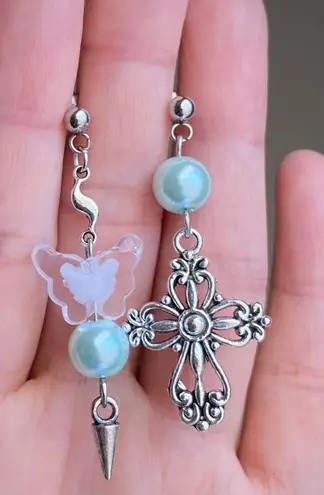 Handmade goth punk grunge style cross & glass pearl & butterfly asymmetric dangle earrings 💀🌹🦋🍃