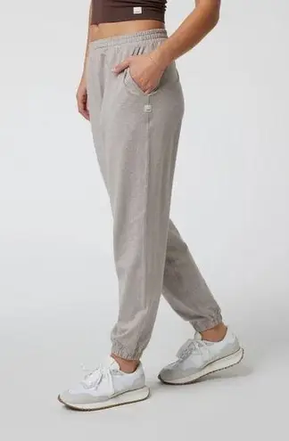 Vuori  Boyfriend Joggers in Taupe S