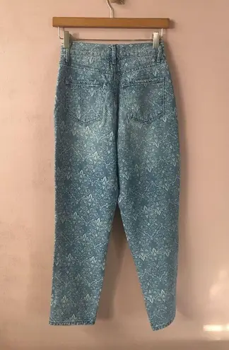Simple Society Light Wash Blue Paisley Mom Jeans EUC Size XS