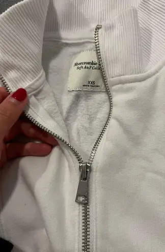 Abercrombie & Fitch  Quarter Zip thumbnail 3