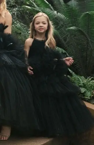 Mac Duggal Black Strapless Sweetheart Tulle Gown w. Feather Detail 20572 Size 4