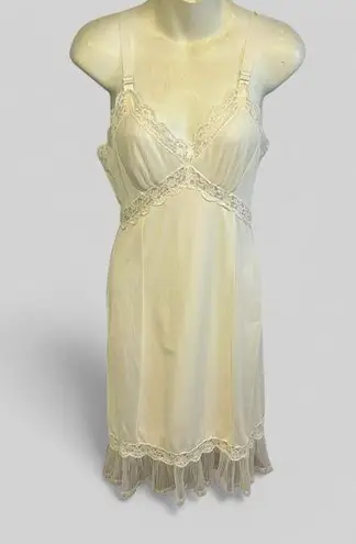 Vintage "Movie Star" white lace pleated midi slip USA made size 34 short nylon