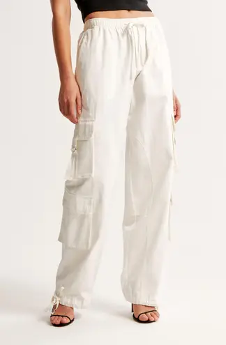 Abercrombie & Fitch High Rise Baggy Cargo Pant
