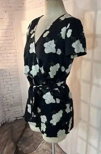 Club Monaco zemphira black silk floral romper size 00