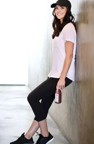 Belly Bandit Mother Tucker Capri black postpartum compression Leggings sz Medium