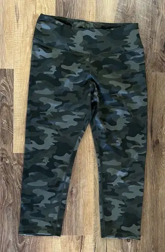 Danskin Ladies' High Rise Olive Green Camo Size L Legging Size L