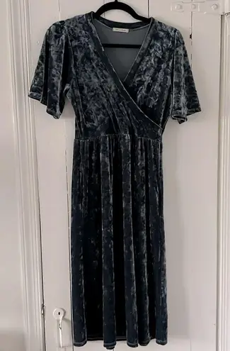 Tea N Rose Velvet Dress Size Small