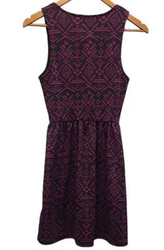 Everly  Aztec V-Neck A-line Dress Small