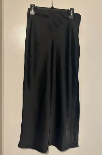 Urban Outfitters  Edy Satin Midi Skirt black size S