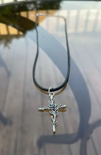 Handmade Y2K Punk Silver Black Cross Flower Leaves pendant PU leather necklace