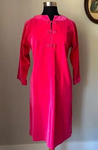 Vintage 1950s bright pink velvet housecoat