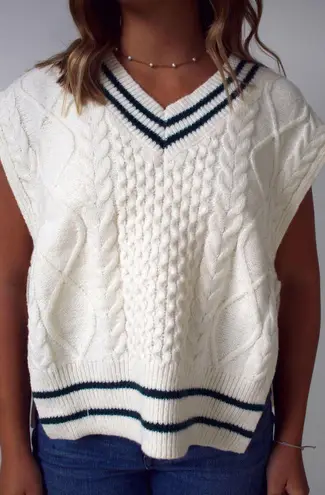 “It girl” Cream Sweater Vest White