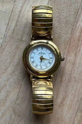 Pierre Jacquard Ladies Watch White Dial Gold Tone Stainless Stretch Bracelet