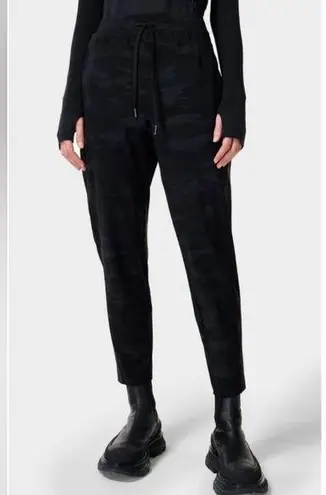Sweaty Betty [Small Explorer Trouser in Black Tonal Camo. Size 2