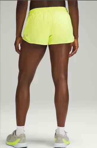 Lulu Townsend đŸ’›LULULEMON đŸ’› Hotty Hot Low-Rise Lined Short 2.5"
Electric Lemon EUC