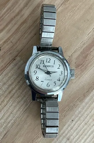 Benrus Ladies Watch Rare Vintage Mechanical Winding 17 Jewels Stretch Bracelet