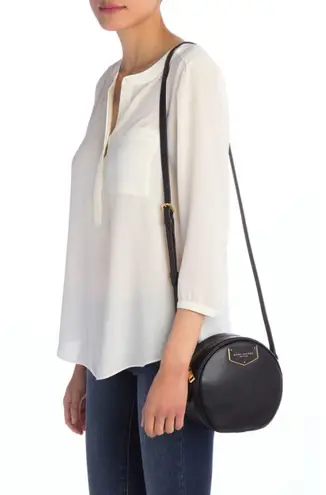 Voyager circle crossbody bag hotsell