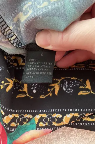 Jealous Tomato blouse floral print ruffled neck and wrists keyhole in back Sz SM