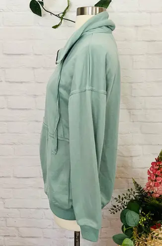 Boutique NEW Funnel Neck Pullover