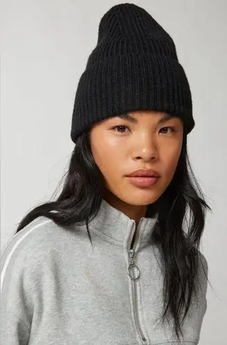 Urban Outfitters UO Khloe Ribbed Beanie in Black