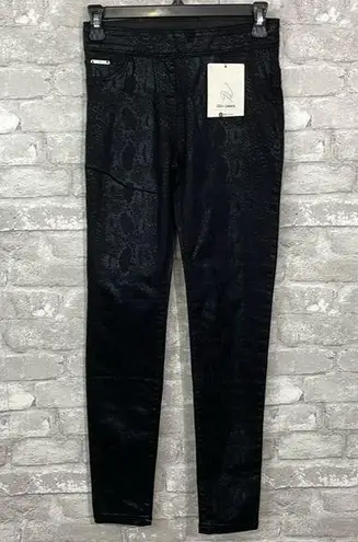 Coco + Carmen OMG Skinny Jeans
Black Snake