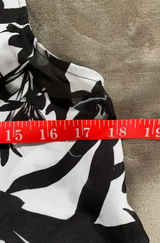 5/48 Black and White floral tank top tie back S