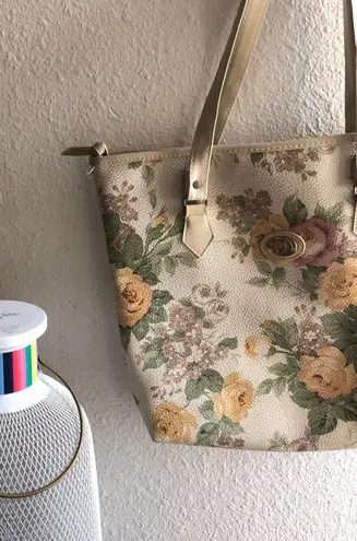 Vintage cream floral beach/picnic/ grocery casual earthy summer carry on u