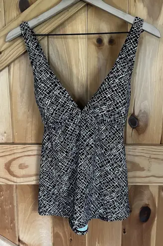 Jaclyn Smith Woman's Black And White Size 12 Tankini Swim Top Padded Bra Area