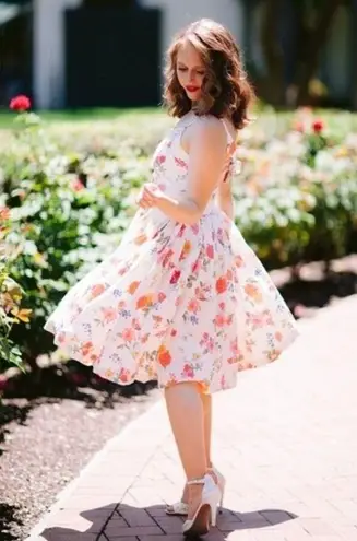 Gal Meets Glam Cassie Floral Tie Back Fit & Flare Linen Dress in Soft White