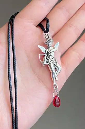 Handmade aesthetic vintage goth romance angel/cherub simple necklace👼❤️