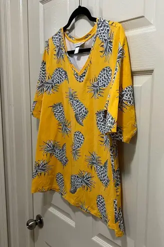 Christopher & Banks  short sleeve V-neck shirt yellow pineapple print size large